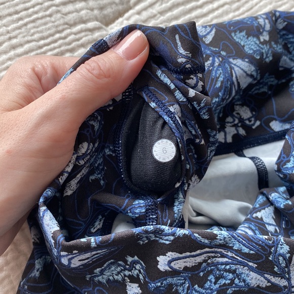 Lululemon Wunder Under Hi-Rise Tight 28" Navy Floral Leggings - Picture 3 of 3